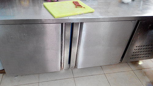 Bàn mát trong nhà bếp