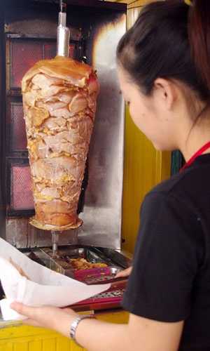 Để mở một xe bánh mì Kebab chỉ cần khoảng 30 triệu đồng
