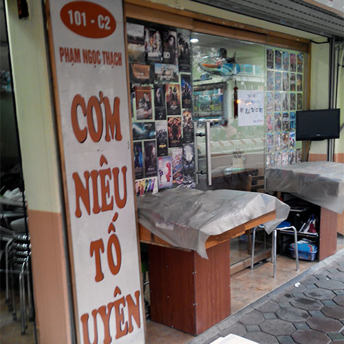 Cơm niêu Tố Uyên