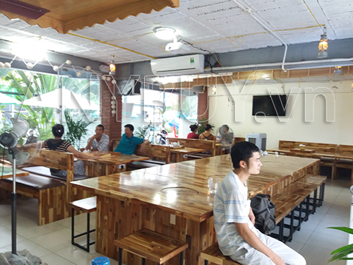 Không gian phía bên trong nhà hàng Cồn Mờ